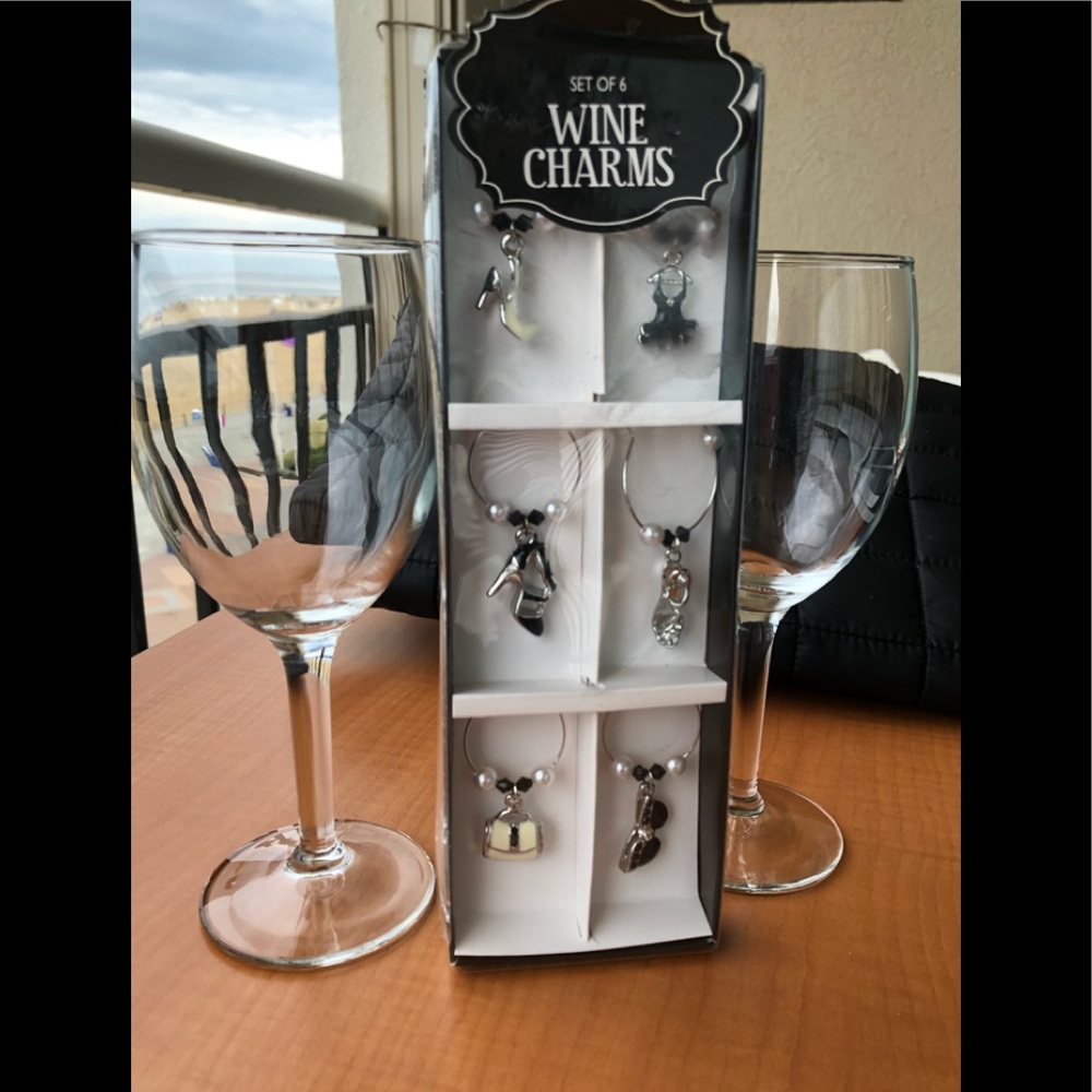 6 girlie wine shoe charms